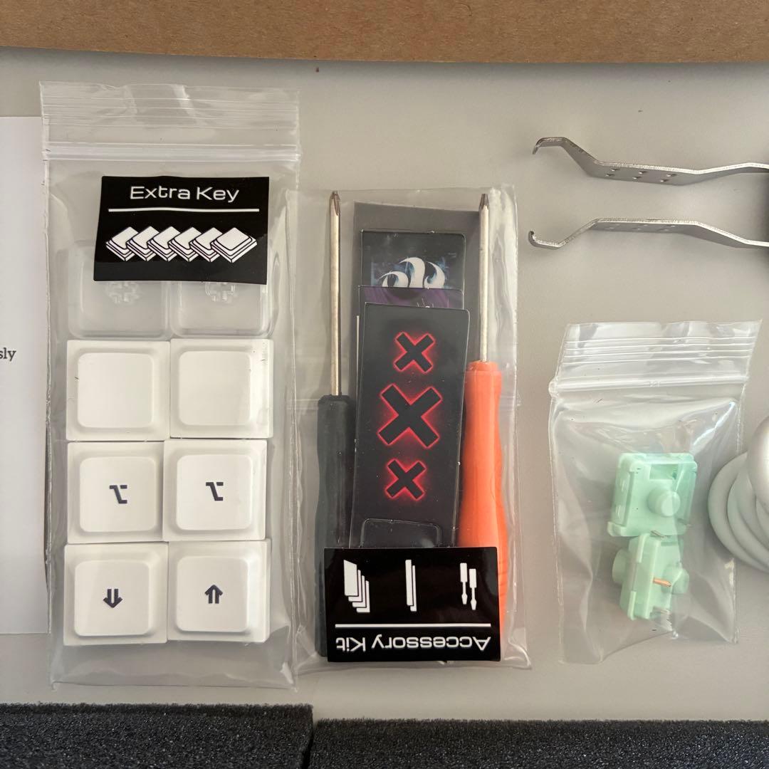 [新品]未使用・未開封 Cornix LP 分割キーボード シルバー 本体