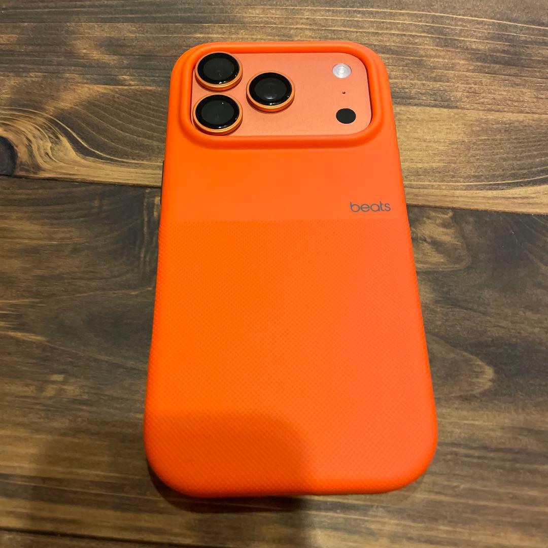 iPhone 17 Pro Max 専用Beatsオレンジハードケース