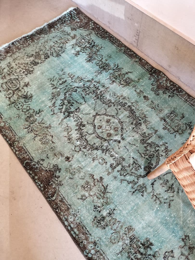 【最終価格】エメラルドグリーンオーバーダイ　ヴィンテージトルコラグ　No.581