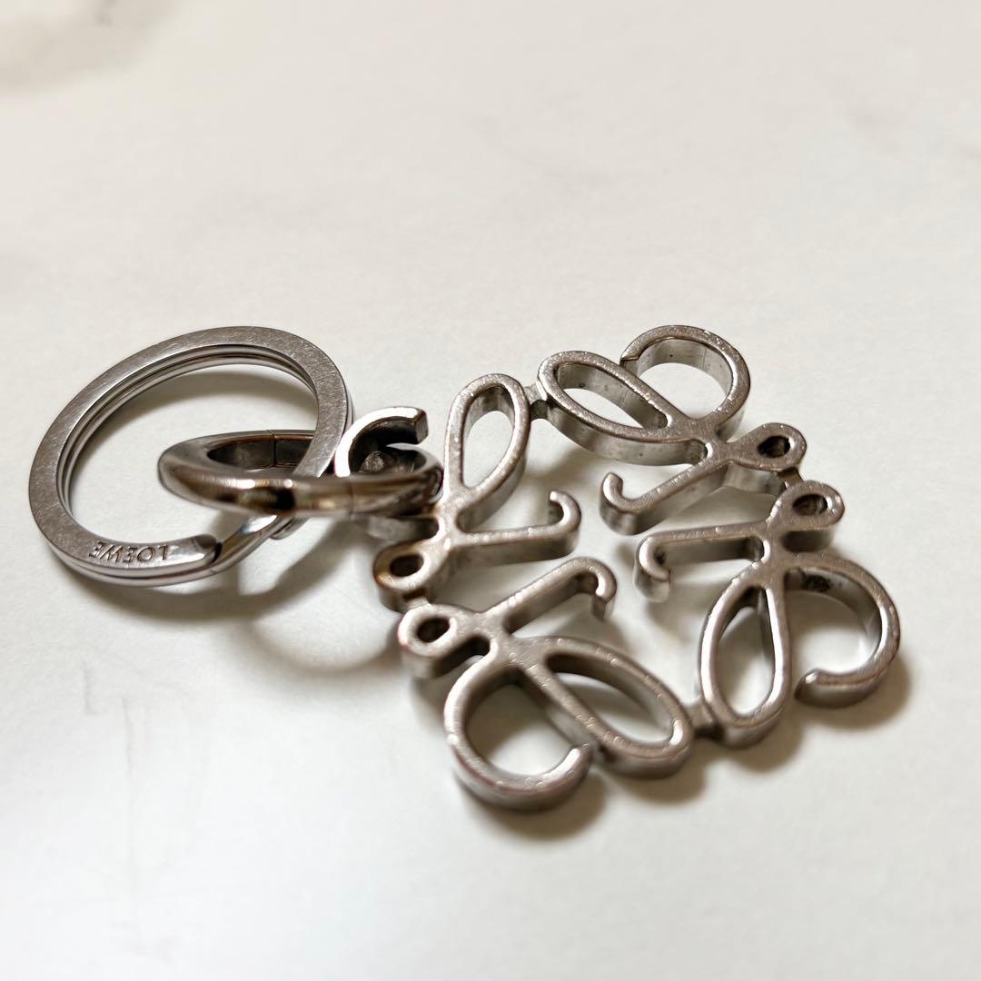 LOEWE ロエベ アナグラム キーホルダー キーリング チャーム シルバー