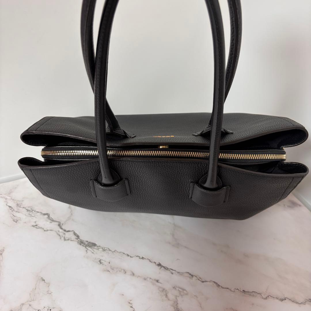 【美品】フルラ アルバ ビジネス トートバッグ レザー ブラック A4 PC可能