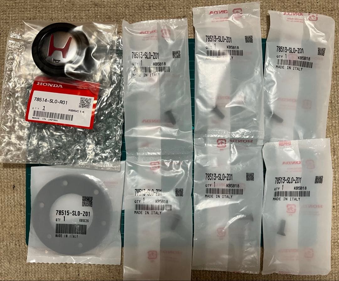 momoホーンボタン、ステアリングリング、ステアリングボルト セット