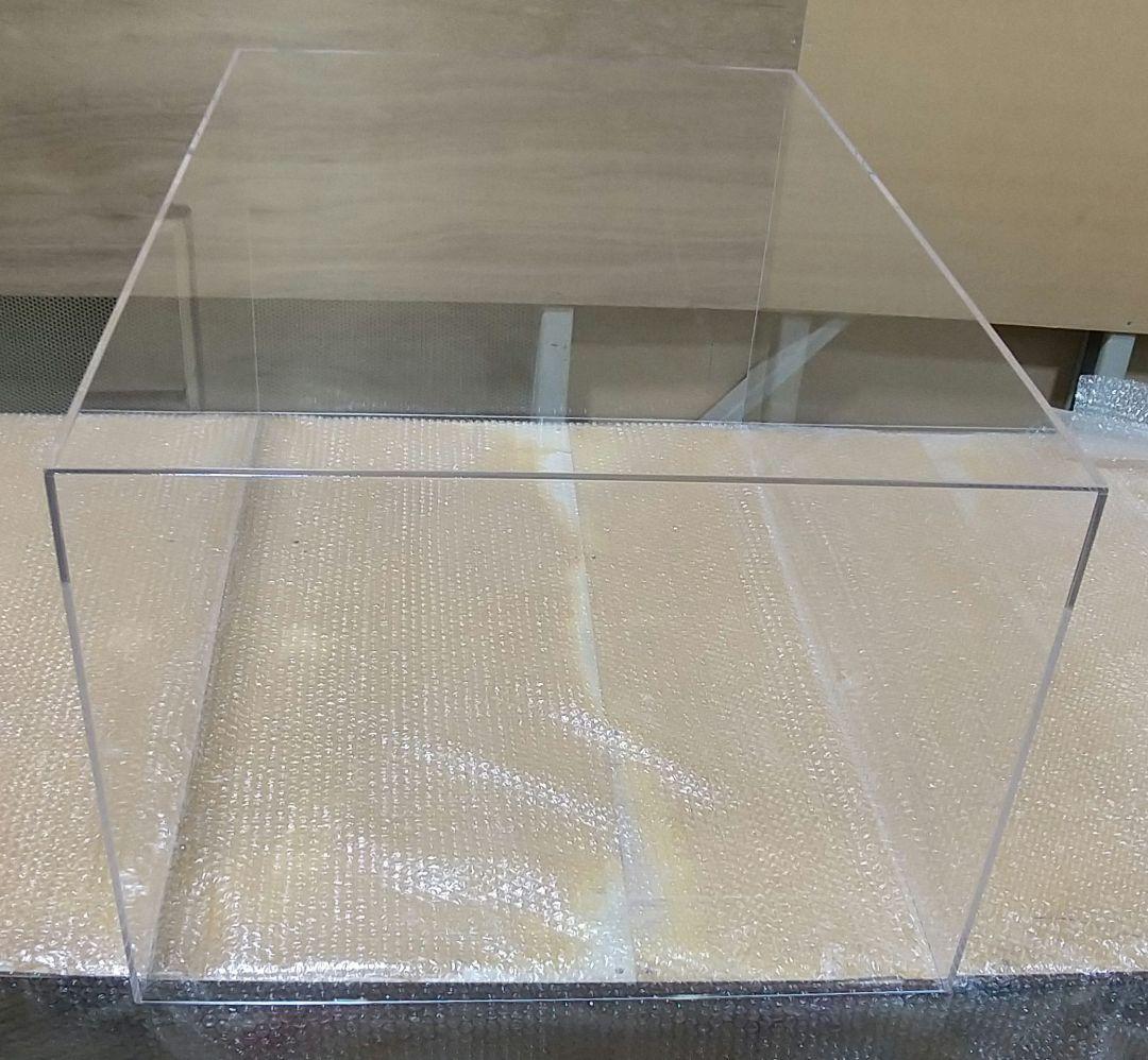 大型透明アクリルボックス 店舗什器 ディスプレイ