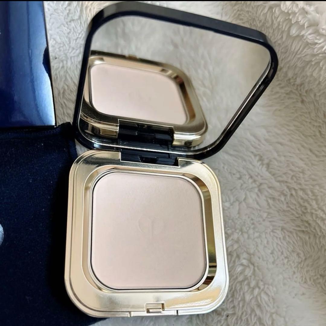 【極美品】クレドポーボーテ/プードルコンパクトエサンシエルn/プレストパウダー