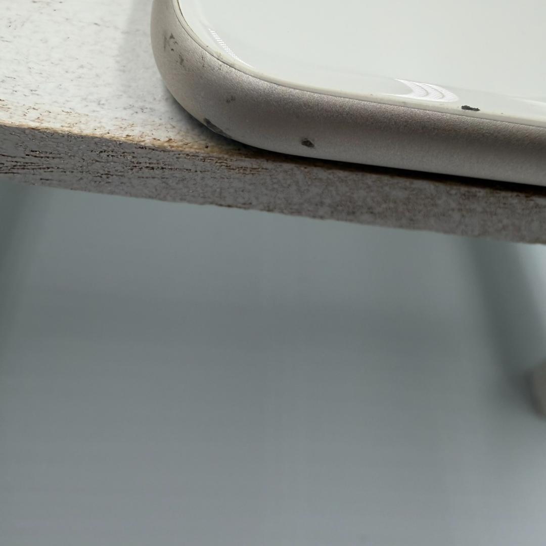 iPhone SE第3世代 64GB スターライト 410