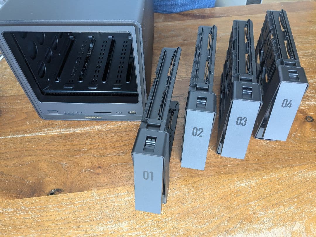 Ugreen NASデバイス 4ベイ ホットスワップ対応