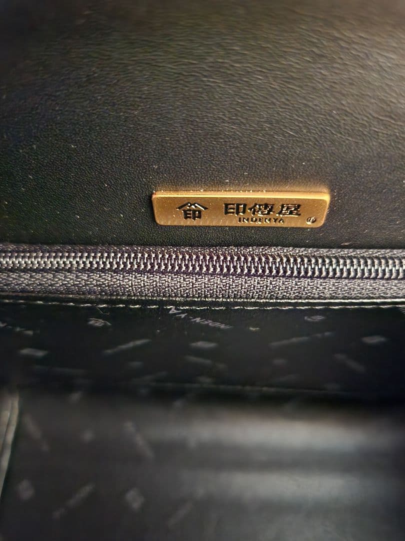 印伝屋高級ボックス型ハンドバッグ