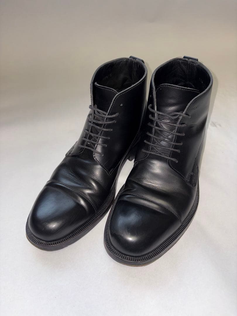 GUCCI ブラックブーツ チェーン装飾付き