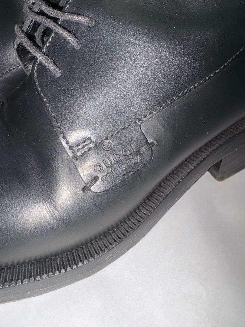 GUCCI ブラックブーツ チェーン装飾付き