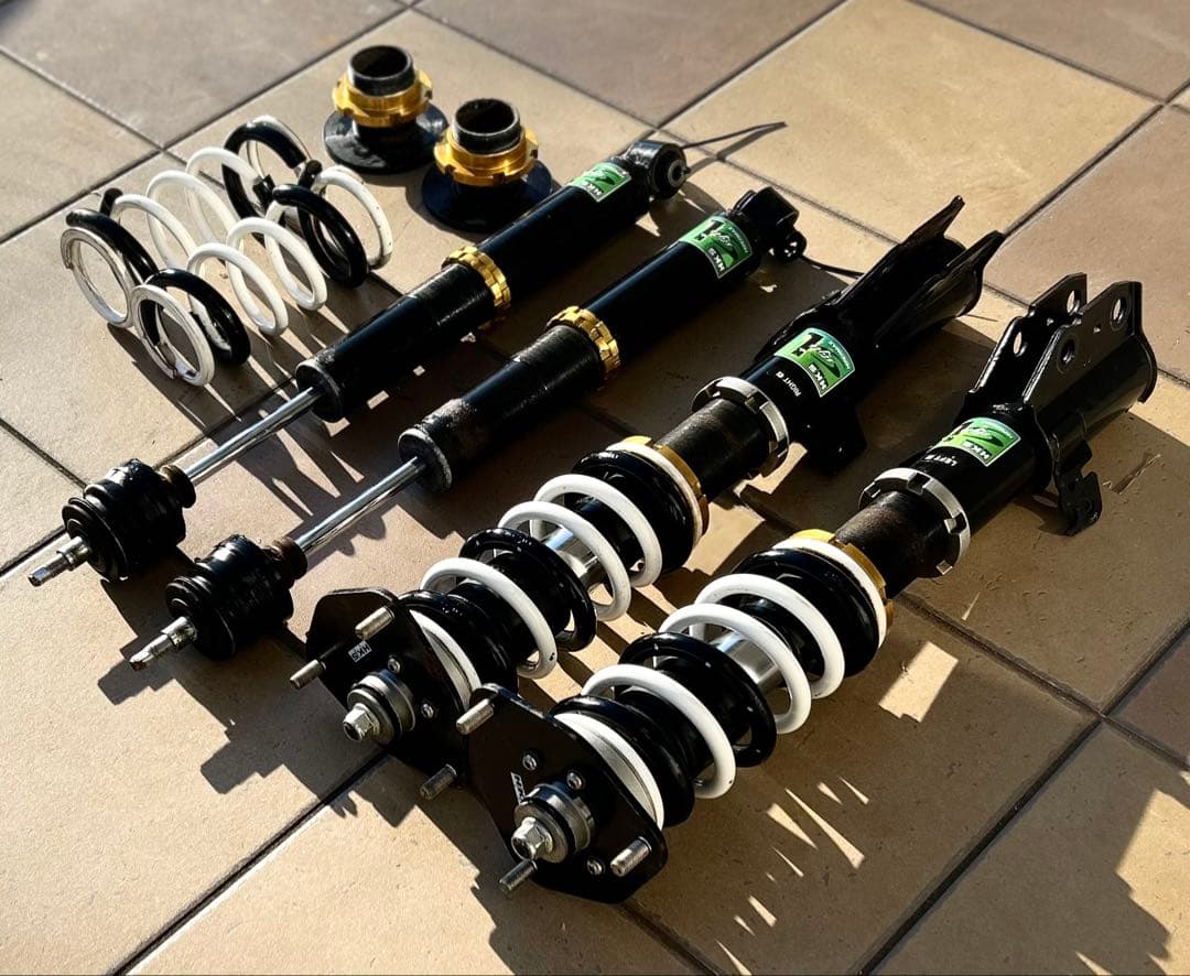 80 ヴォクシー、ノア　エスクワィア　HKS 車高調。