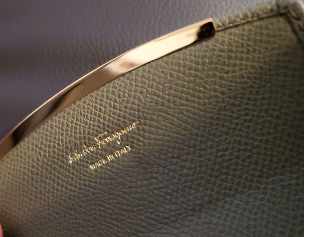 Salvatore Ferragamo 6連キーケース グレー