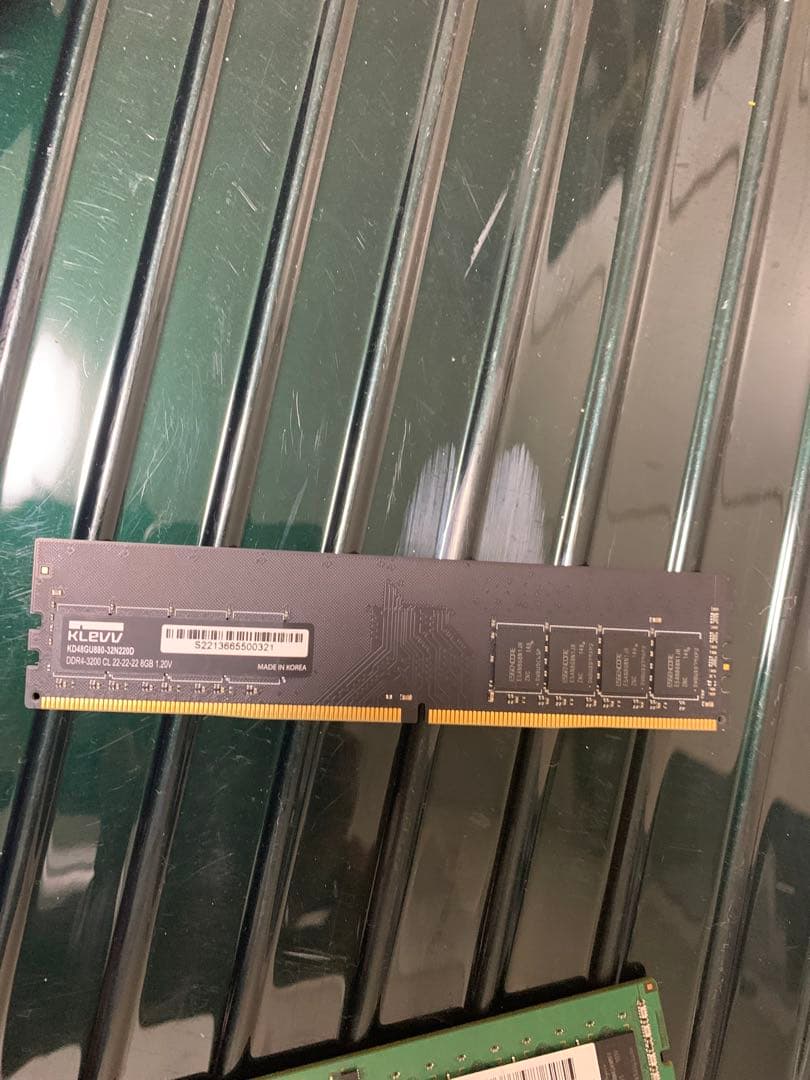 Crucial DDR4 8GB ×3 メモリーモジュール 2400MHz未確認