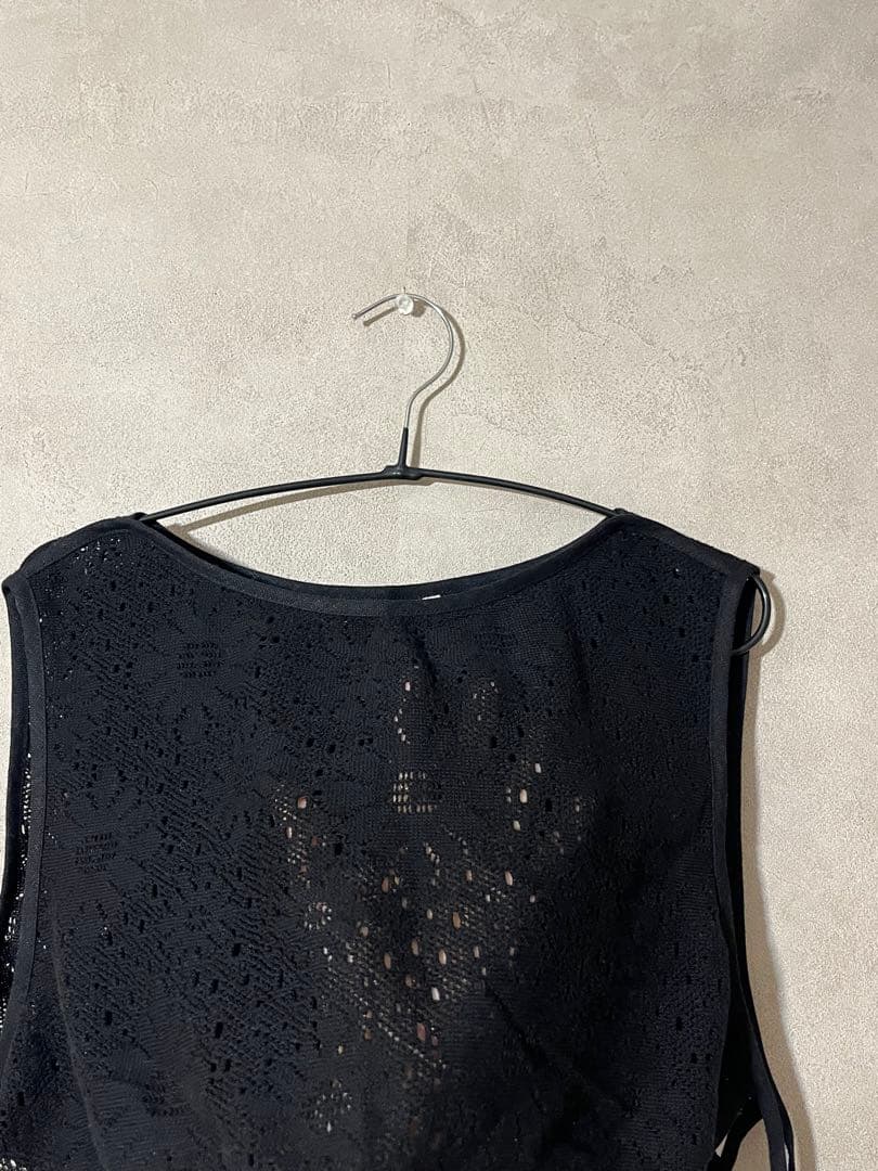 ユノイア　透かしレース模様ベスト