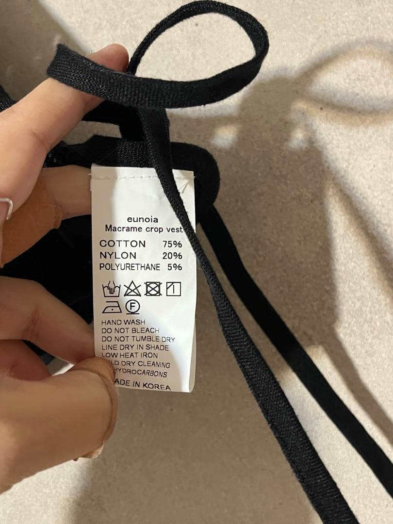 ユノイア　透かしレース模様ベスト