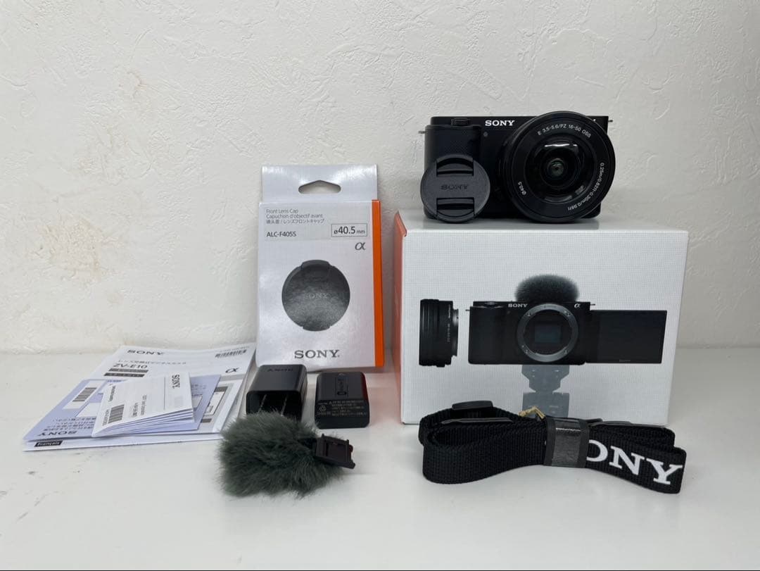 Sony ZV-E10 ミラーレス一眼カメラとレンズフロントキャップ