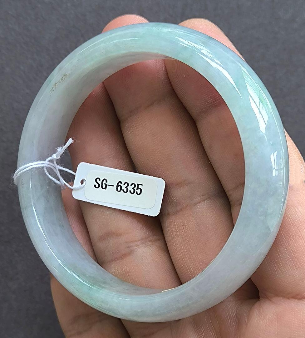 【日本鑑別書付:冰种（氷種）】アイス本翡翠のバングル（内径59ミリ弱）6335