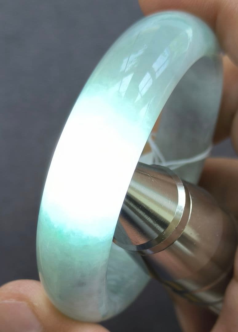 【日本鑑別書付:冰种（氷種）】アイス本翡翠のバングル（内径59ミリ弱）6335