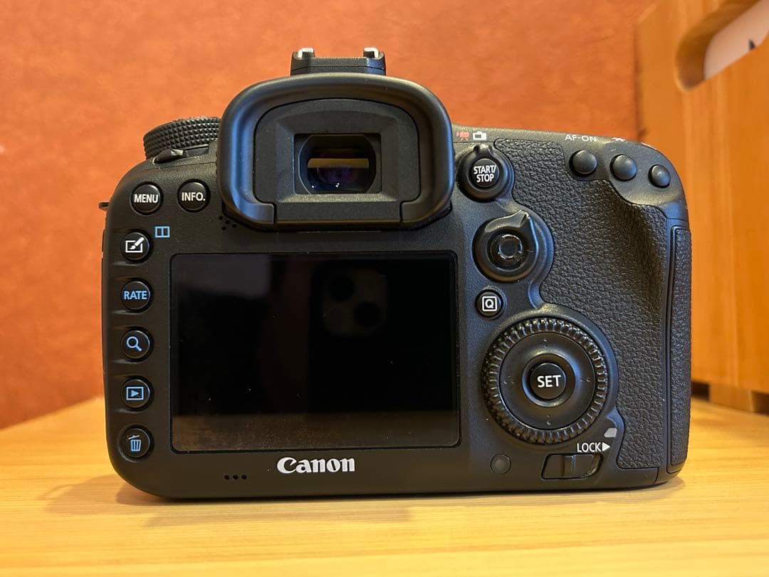 Canon EOS 7d markⅡ ボディ本体　おまけ本付き