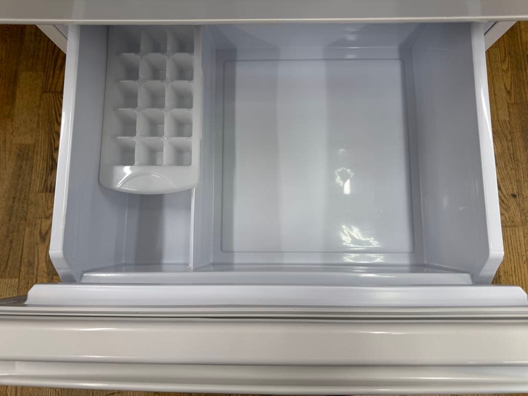 F009 超美品　AQUA ２ドア　冷蔵庫　201L 2022年　右開き