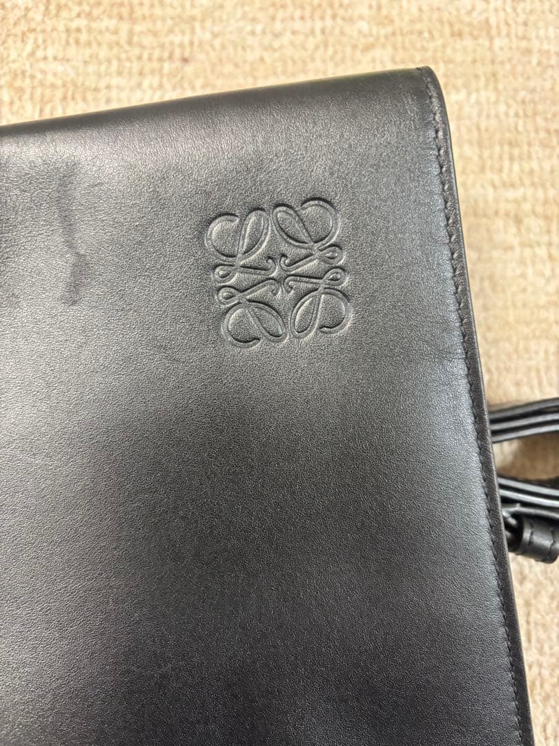 LOEWE（ロエベ）のショルダーバッグ／クラッチタイプ ・黒レザー　メンズ