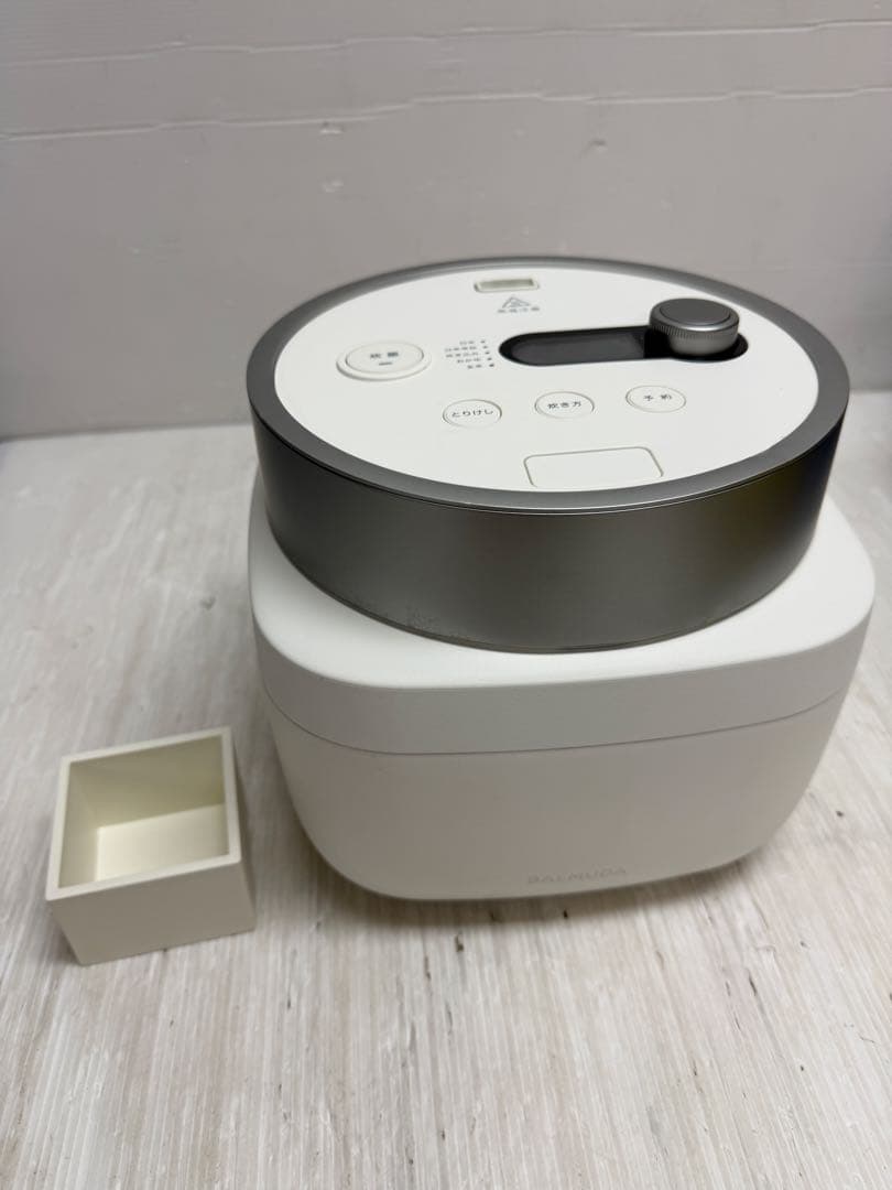 バルミューダ ザ・ゴハン 3合炊き 電気炊飯器 BALMUDA K08A-WH