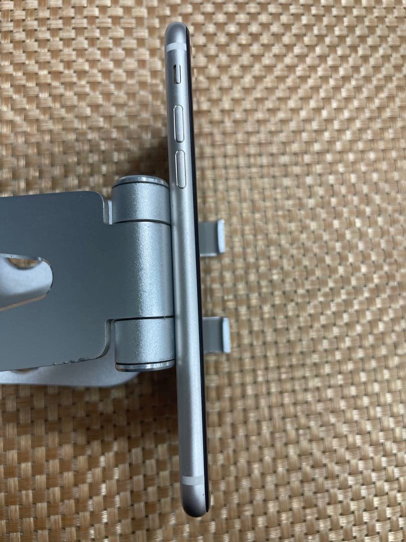 iPhone SE 第3世代 128 GB スターライトSIMフリー【6831】