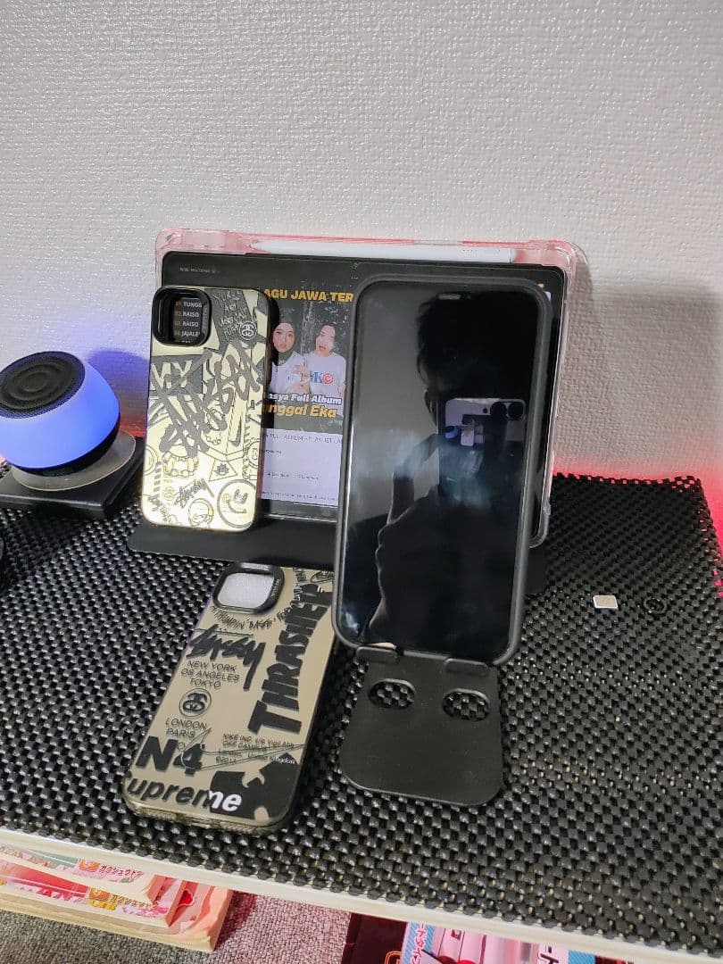 iPhone 11用グラフィティケース