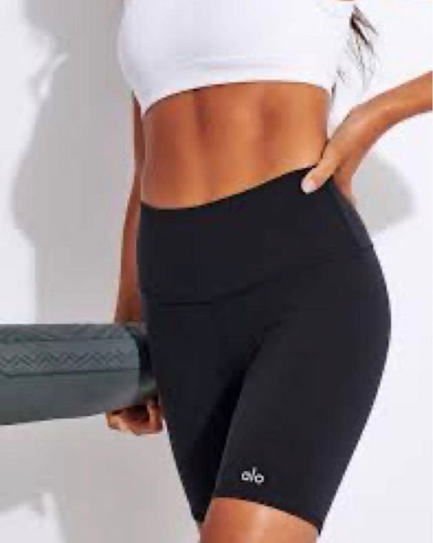 大人気 alo アローヨガ 5インチ ハイウェストバイカーショーツ