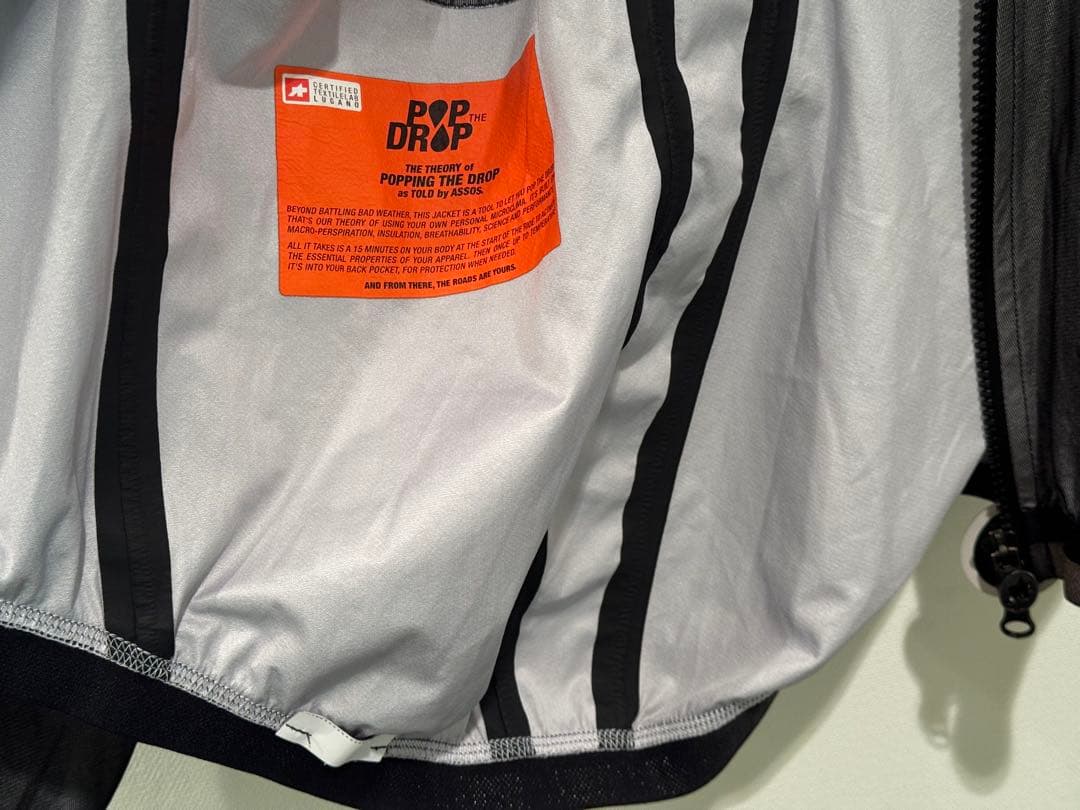 究極軽量レインジャケットASSOS SchlossHund EQUIPE RS