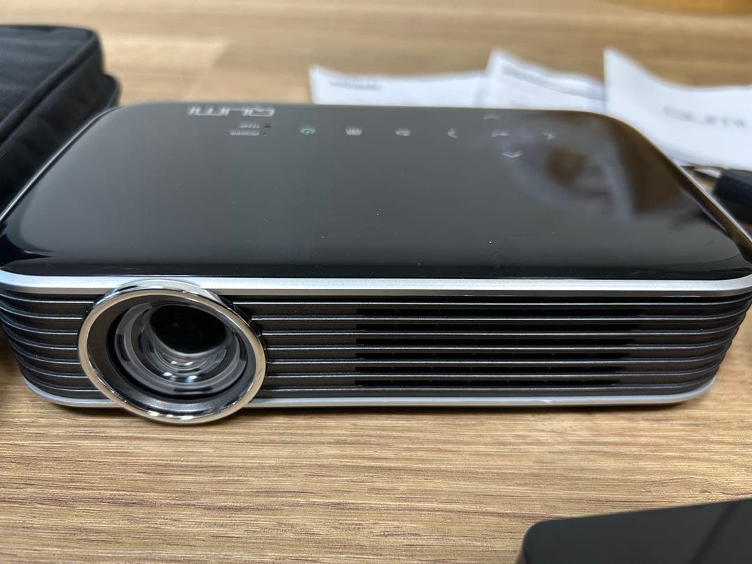 QUMI Q8J-BK （DLP方式 800lm フルHD） プロジェクター