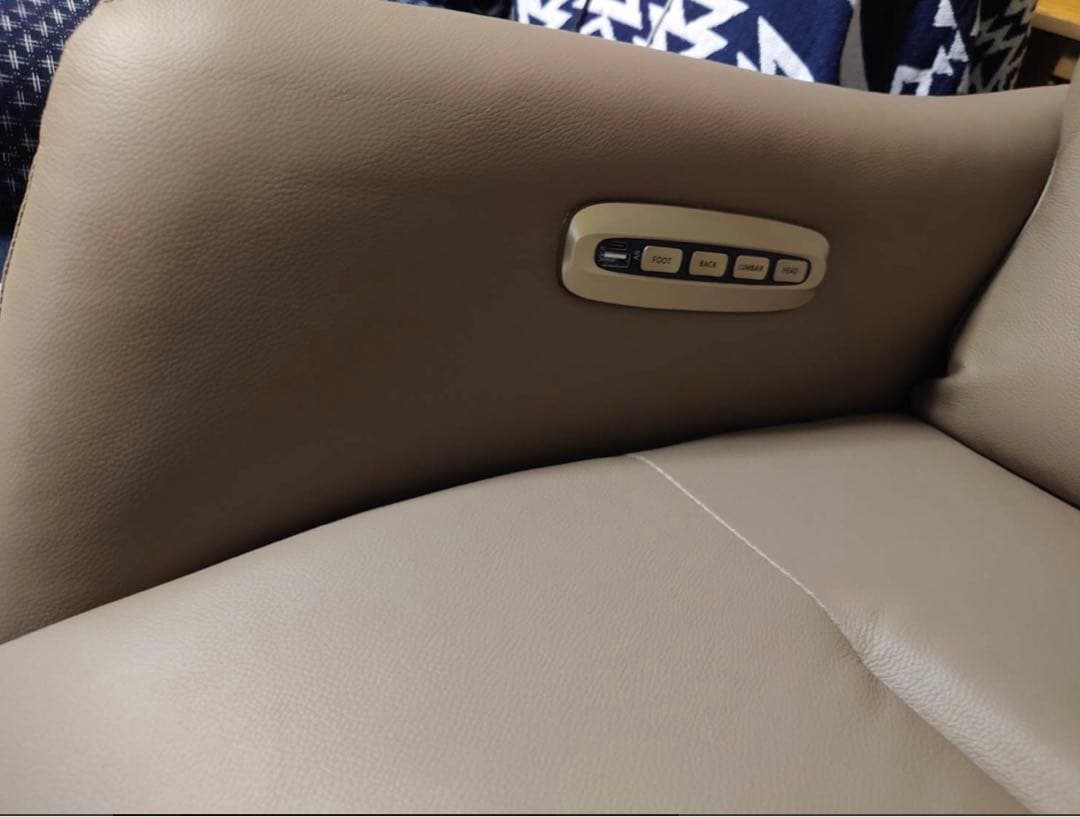 美品　ニトリ 電動リクライニングパーソナルチェアLE01-2