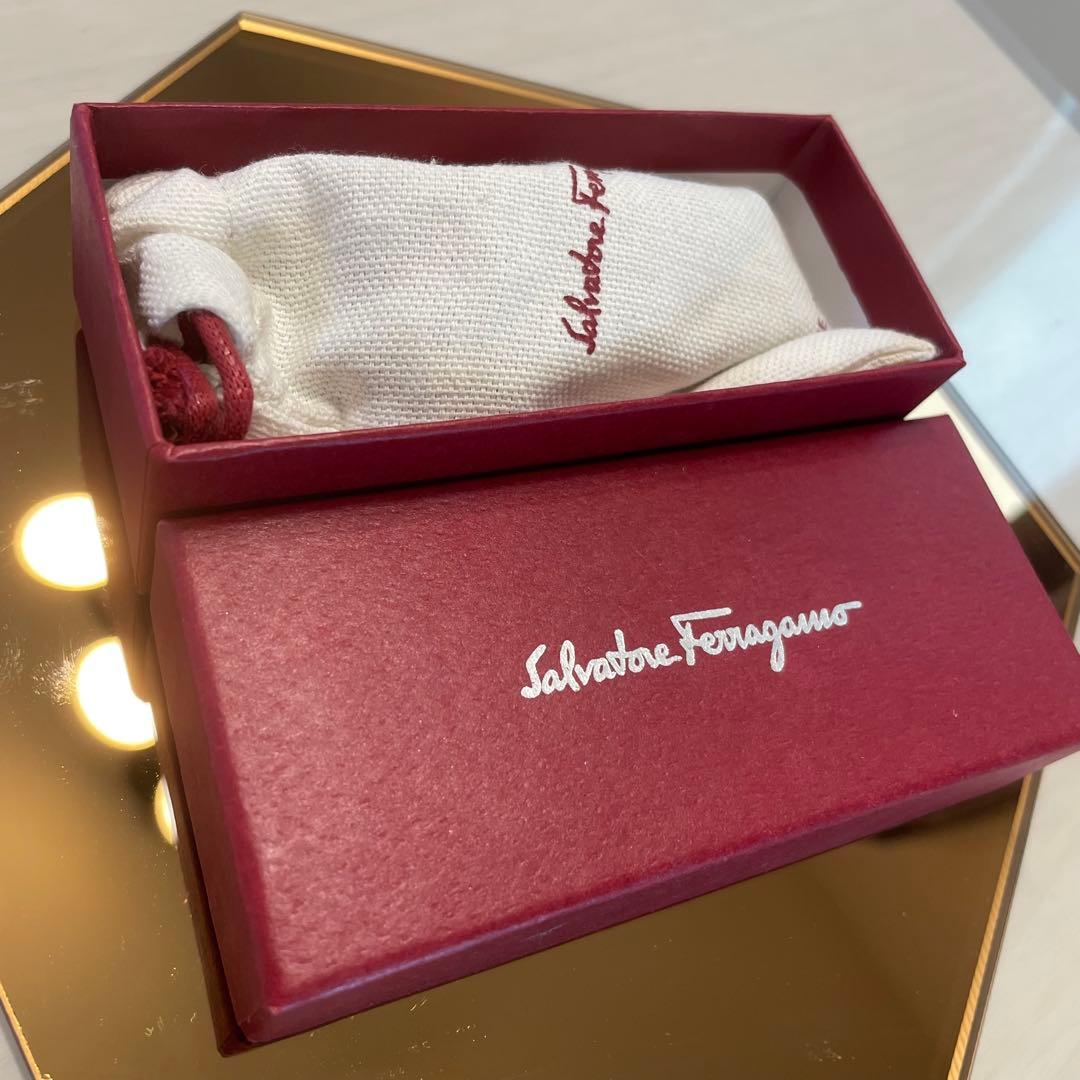 美品！フェラガモ　ヴァラリボンバレッタ　ビジュー
