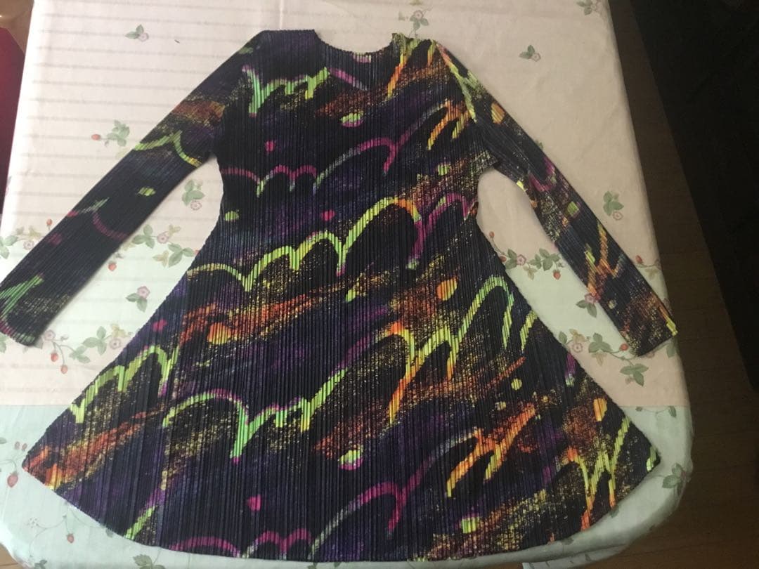 ナ*ナ様 最終価格です❗️プリーツプリーズ　多色ストライプ柄Aライン長袖チュニッ