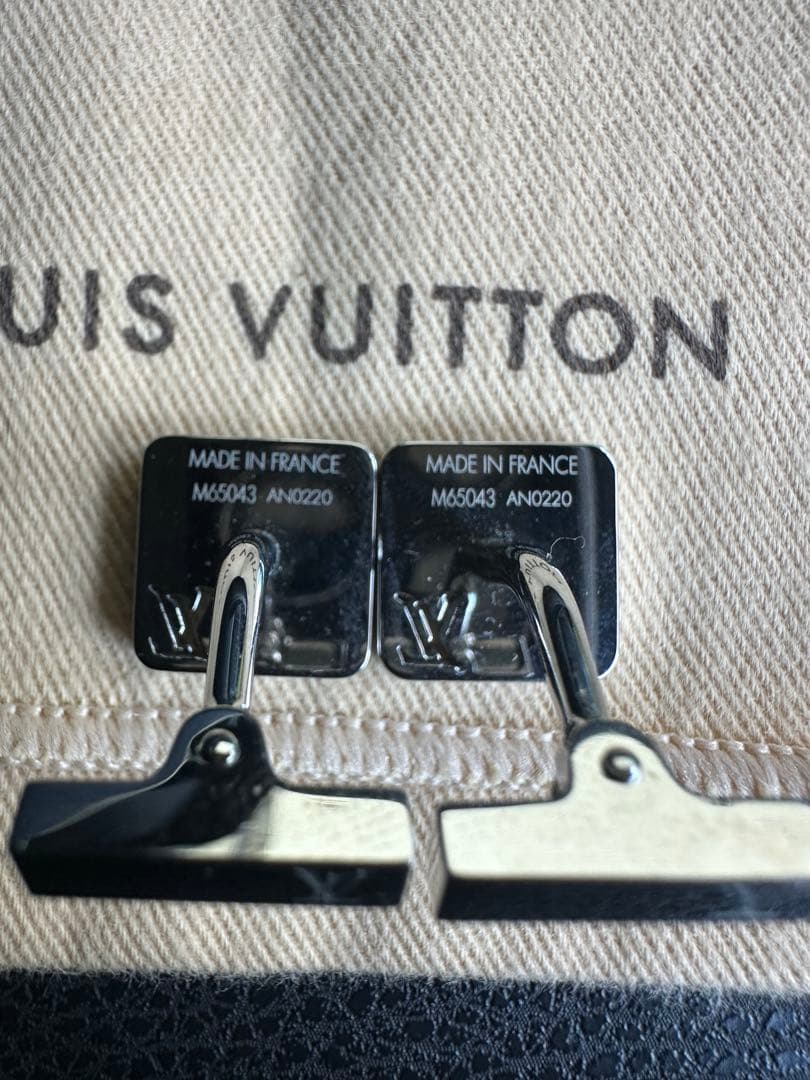 LOUIS VUITTONカフリンクス ブラック