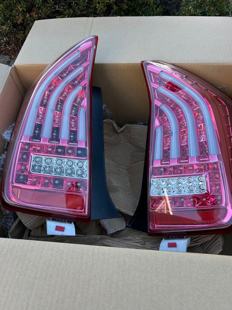 30プリウス ヴァレンティ LEDテール