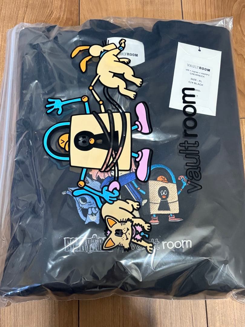 XLサイズ VAULTROOM × nqrse × HAPPY CREWNECK