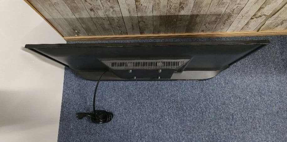 しん【スタンド無し】TOSHIBA REGZA 2023年製 32V34