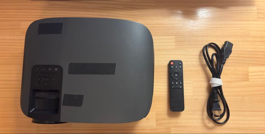 プロジェクター本体 リモコン・電源ケーブル付