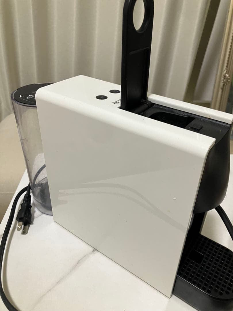 ネスプレッソ　エッセンサミニ　ミルクフォーマー付き