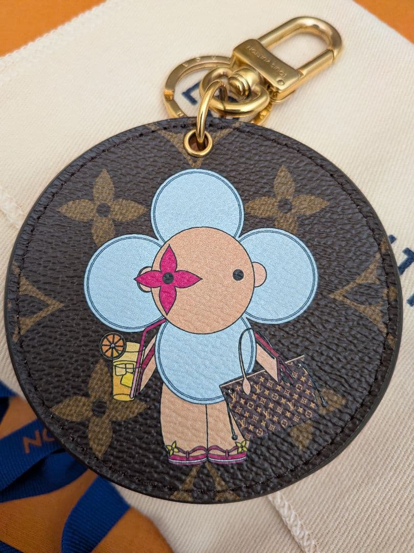 ◯ヴィトン ポルトクレ イリュストレ ヴィヴィエンヌ チャーム M69076◯