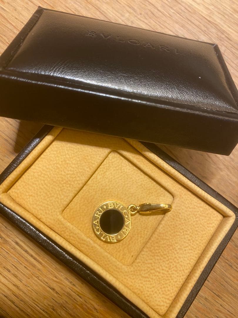 ブルガリ　ペンダントトップ　オニキス✖️イエローゴールド