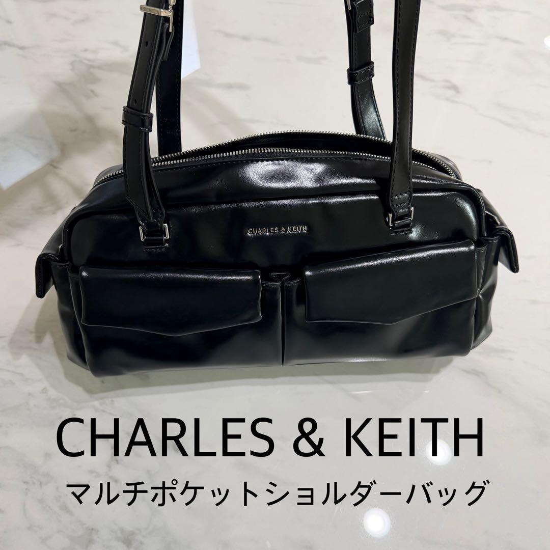 美品 チャールズアンドキース レイチェル マルチポケットショルダーバッグ