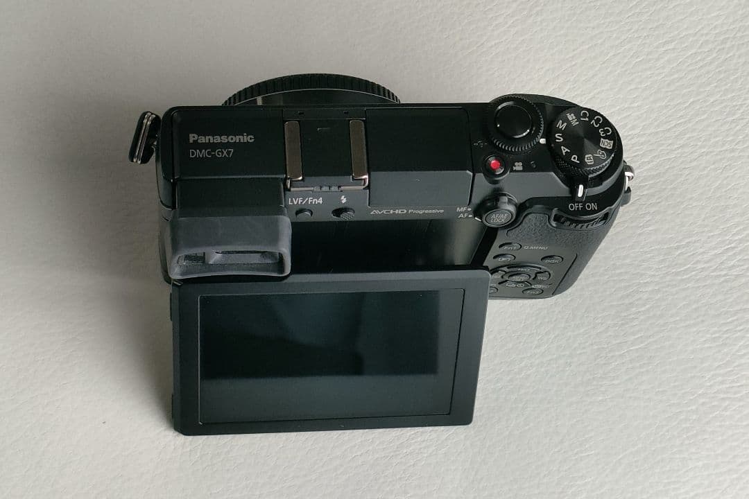 LUMIX GX7本体 バッテリー 充電器 ストラップ キャップ　オマケ有り