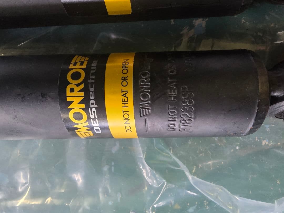 MONROE OESpectrum ショックアブソーバー 4本セット ハイエース