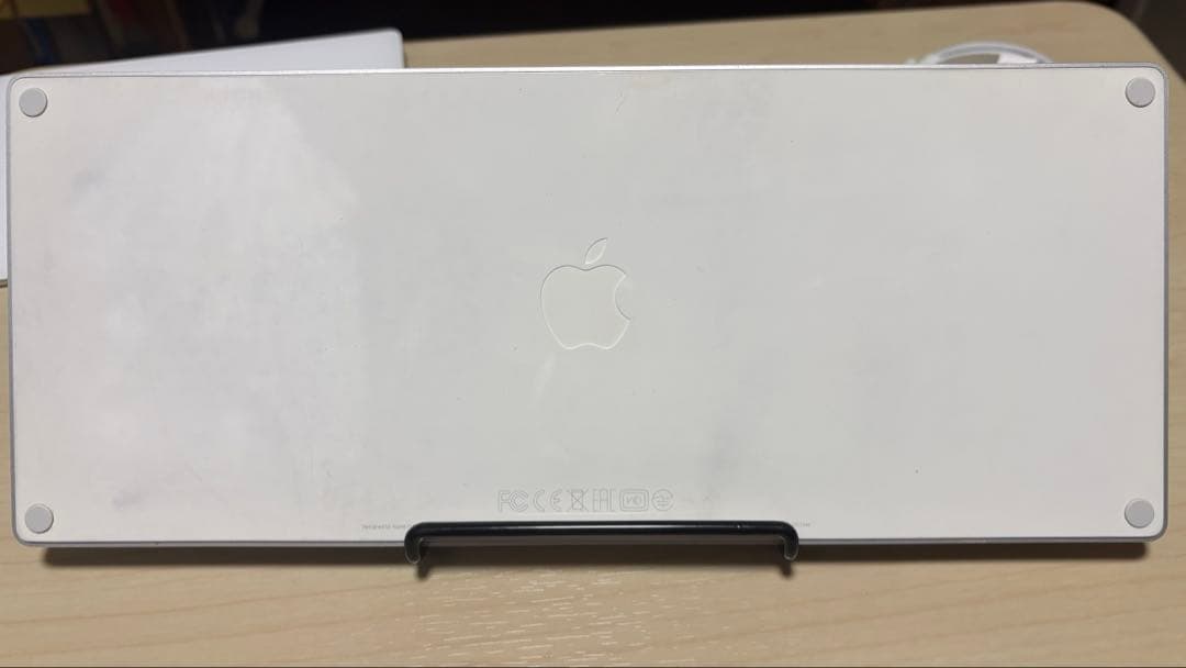 【アップル】マジックキーボード&トラックバッド（ライトニングケーブル）