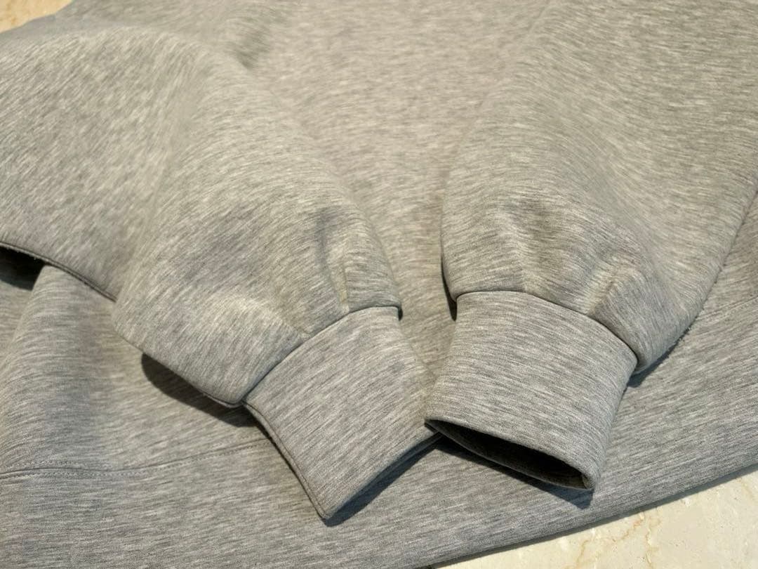 【美品】emmi ジップアップダンボールフーディー　25年購入