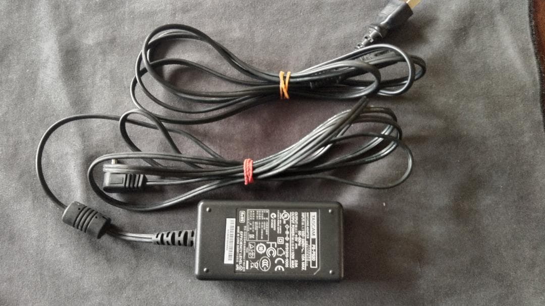 TASCAM CD-BT2 ポータブルベーストレーナー