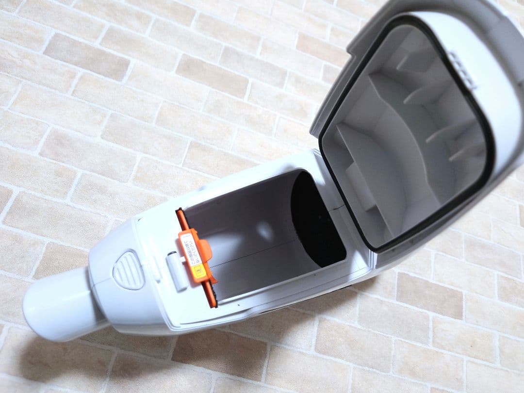 美品　マキタ　コードレス充電式　クリーナー　掃除機　CL107FD