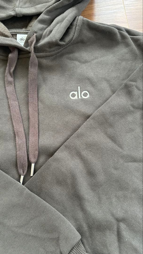 【新品未使用】alo Accolade フーディ Espresso Sサイズ