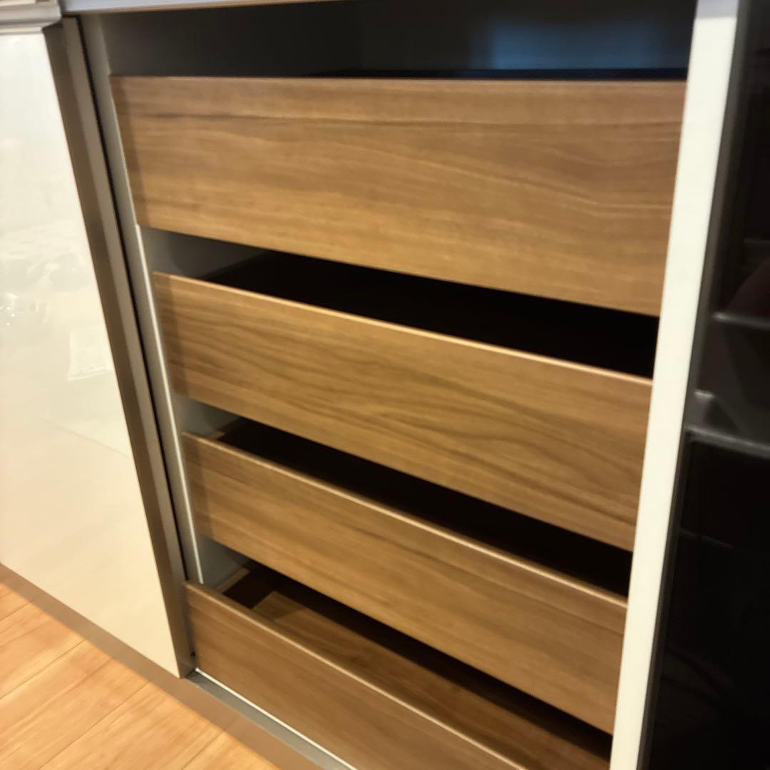 AYANOホワイト木製食器棚 スライド扉付き